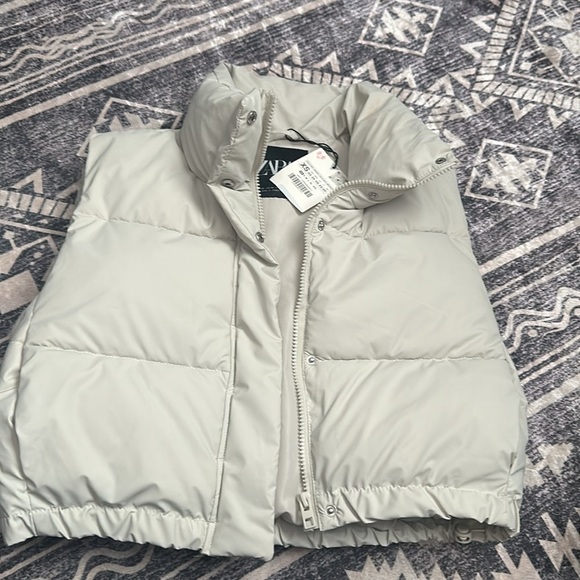 Zara Rubberized Cropped Vest in Cream size XS - Picture 5 of 8